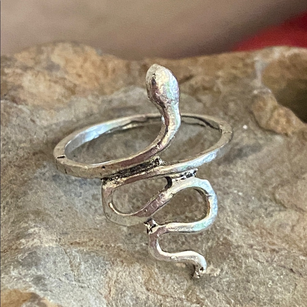 5/$10❤️❤️❤️New Zinc Alloy Snake Ring Size 6.5